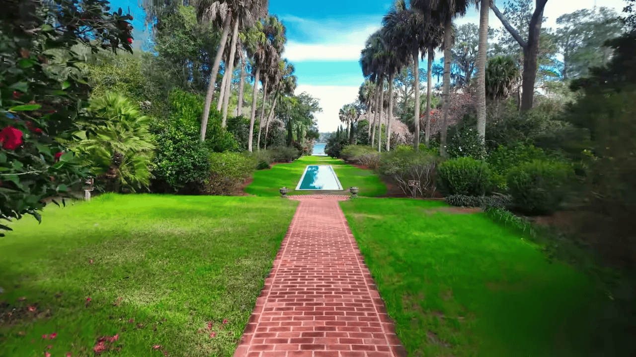 10 BEST State Parks in Florida (Beaches, History, Springs & Hidden Gems!) 7 Formal lake and garden view at Maclay Gardens State Park